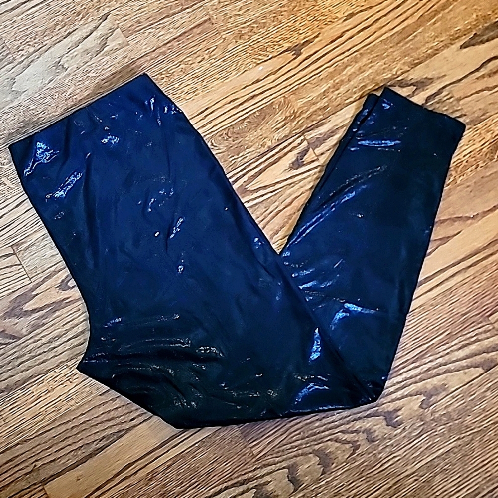 HUE Faux Leather Look Leggings - sz XL